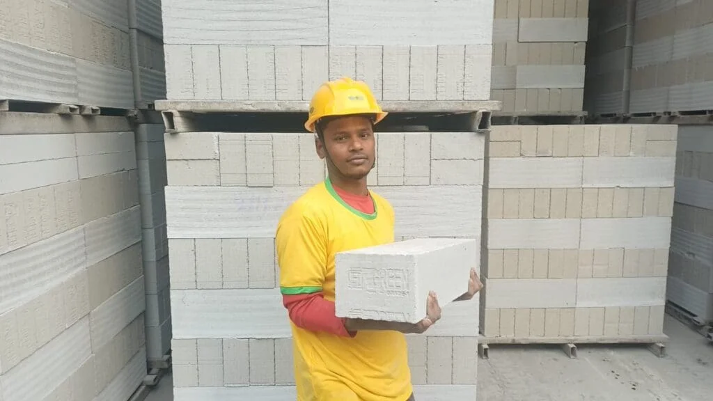 Green AAC Block worker